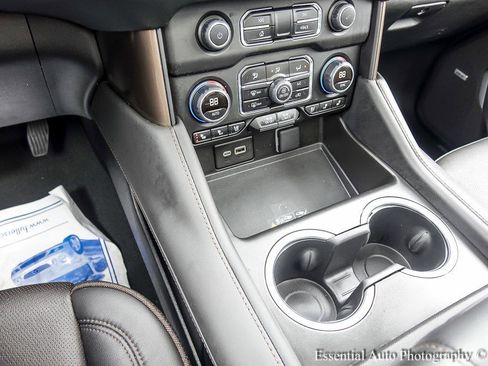 Certified 2024 Chevrolet Tahoe High Country AWD/4WD image 34