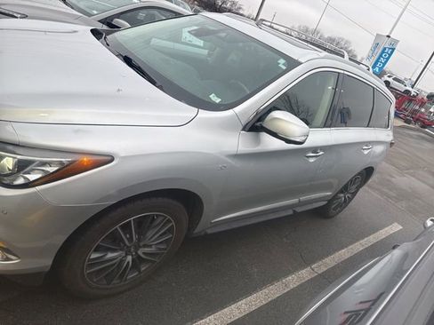 Used 2018 INFINITI QX60 Luxe w/ Deluxe Technology Package image 3