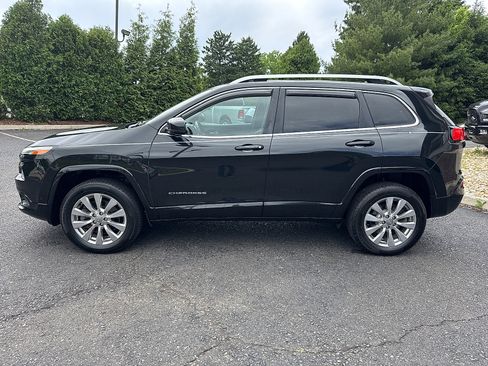 Used 2016 Jeep Cherokee Overland w/ Technology Group AWD/4WD image 10
