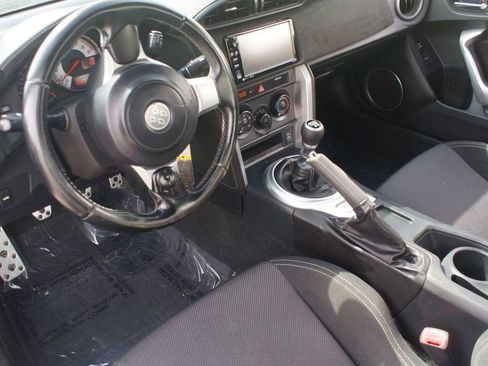Used 2017 Toyota 86 RWD image 5