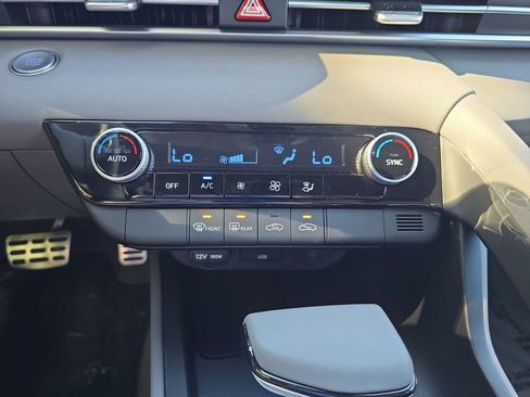 Used 2025 Hyundai Elantra Sport FWD image 18