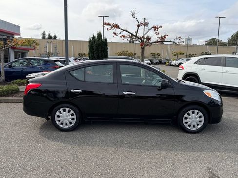 Used 2014 Nissan Versa SV FWD image 6
