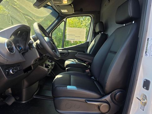 New 2025 Mercedes-Benz eSprinter 170 Cargo image 33