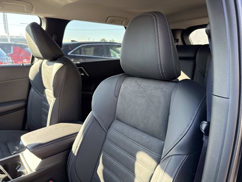 New 2025 Mitsubishi Outlander 4WD Plug-In Hybrid image 17