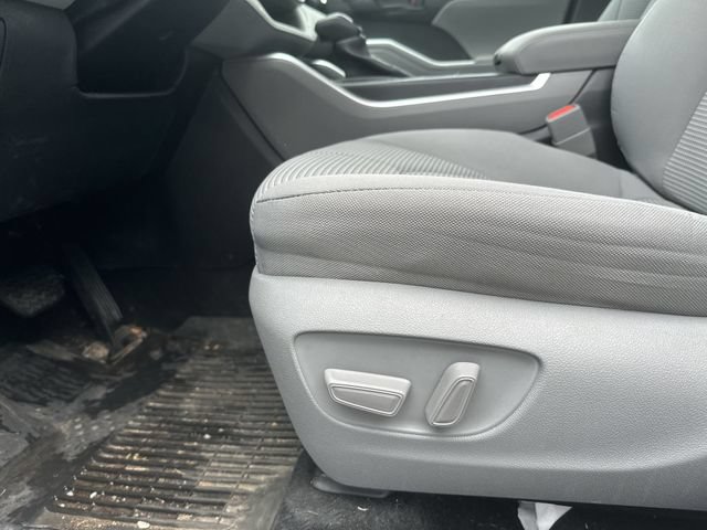 Used 2023 Toyota Highlander LE FWD image 16