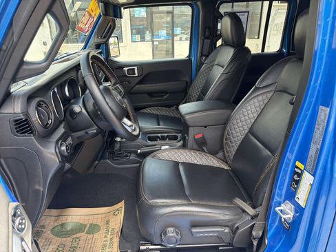 Used 2022 Jeep Gladiator Overland AWD/4WD image 13