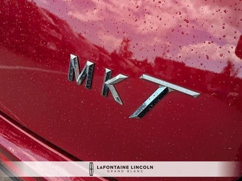 Used 2018 Lincoln MKT AWD image 10