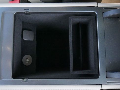 Used 2024 Lincoln Nautilus Reserve w/ Equipment Group 203A image 33