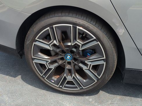 Used 2024 BMW i5 eDrive40i w/ Executive Package RWD image 13