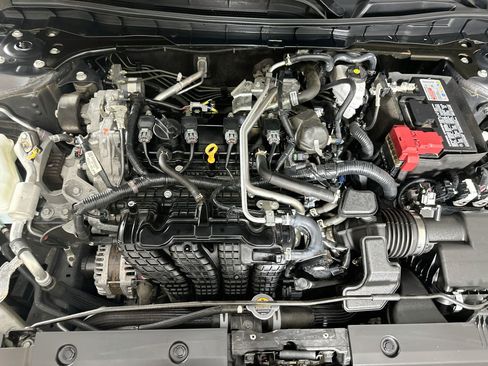 Used 2025 Nissan Altima 2.5 SV FWD image 30