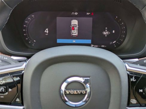 Used 2023 Volvo XC60 B5 Plus image 29