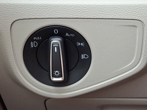 Used 2018 Volkswagen Atlas SEL Premium image 27