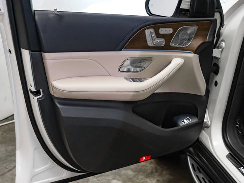 Used 2020 Mercedes-Benz GLS 580 4MATIC image 35