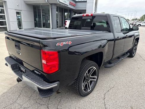 Used 2017 Chevrolet Silverado 1500 LT w/ LPO, Black Pack AWD/4WD image 5