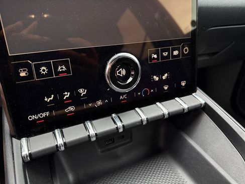 Used 2025 GMC Terrain Elevation AWD/4WD image 31