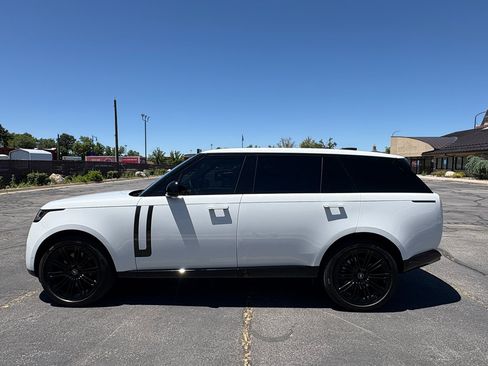 Used 2025 Land Rover Range Rover Long Wheelbase SE AWD/4WD image 11