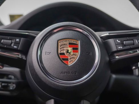 Used 2025 Porsche Macan image 27