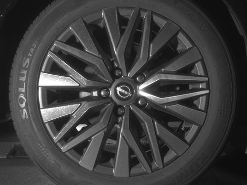 Used 2025 Nissan Altima 2.5 SV FWD image 15