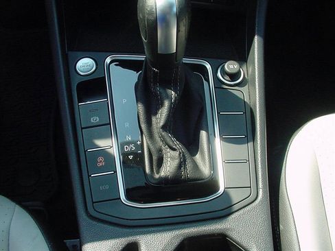 Used 2020 Volkswagen Jetta R-Line w/ R-Line Cold Weather Package image 19