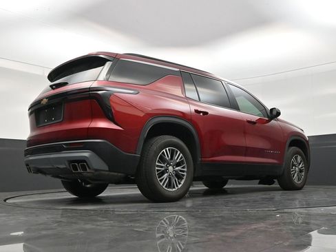 Used 2025 Chevrolet Traverse LT FWD image 24