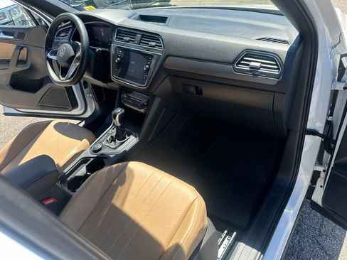 Used 2023 Volkswagen Tiguan SE w/ Panoramic Sunroof Package AWD/4WD image 34