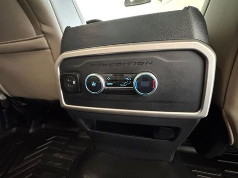 Used 2023 Ford Expedition XLT image 28