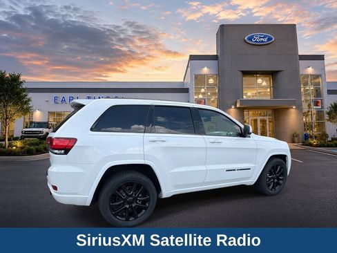 Used 2018 Jeep Grand Cherokee Altitude AWD/4WD image 8