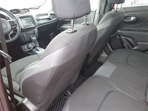 Used 2018 Jeep Renegade Altitude image 12