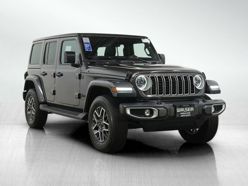 Used 2025 Jeep Wrangler Unlimited Sahara AWD/4WD image 7