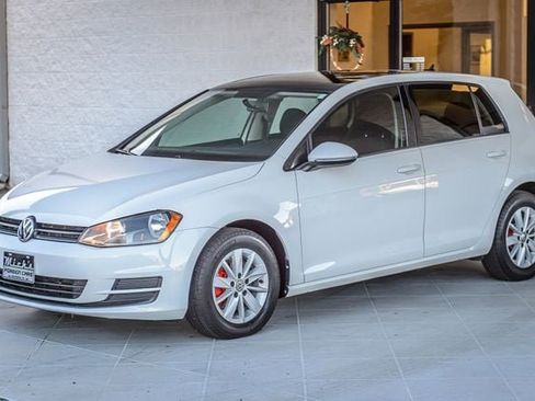 Used 2016 Volkswagen Golf S image 5