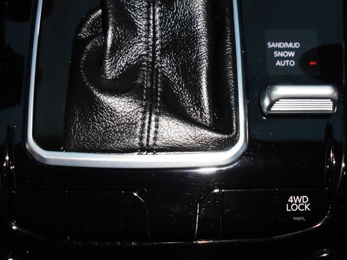 Certified 2024 Jeep Compass Limited w/ Sun and Sound Group image 17