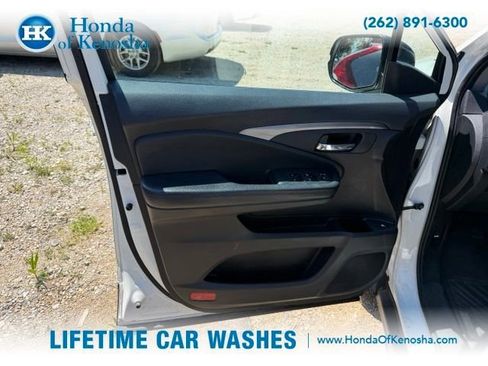 Used 2019 Honda Pilot LX image 5