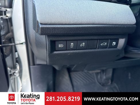 Used 2025 Toyota Camry LE w/ Convenience Package image 12