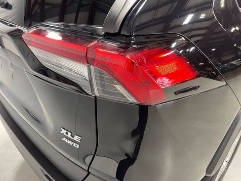 Used 2021 Toyota RAV4 XLE AWD/4WD image 13