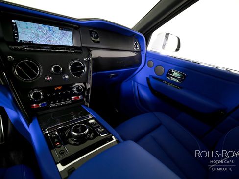 Used 2024 Rolls-Royce Cullinan Black Badge image 16