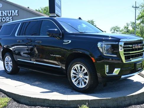 Used 2024 GMC Yukon XL SLT w/ SLT Premium Package AWD/4WD image 3