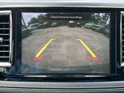 Used 2023 Chrysler Pacifica Limited FWD image 15