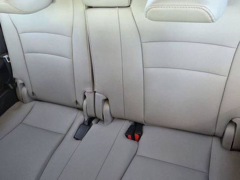 Used 2019 Honda Pilot Touring image 13