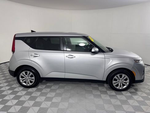 Used 2020 Kia Soul LX image 4