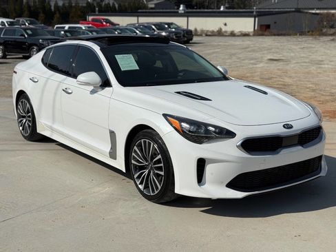 Used 2018 Kia Stinger Premium image 3