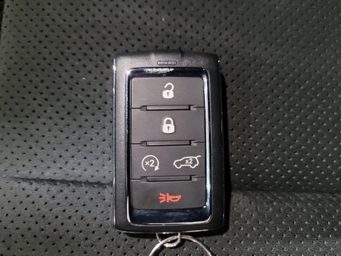 Used 2022 Jeep Grand Cherokee Trailhawk AWD/4WD image 32