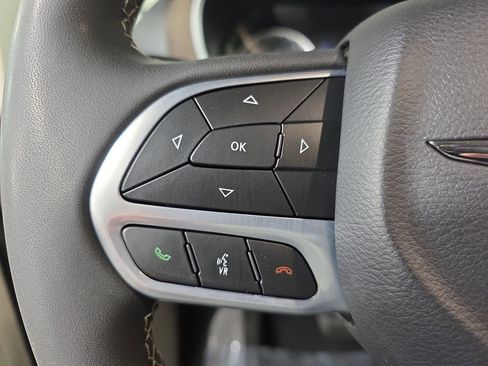 Used 2023 Chrysler Voyager LX image 17