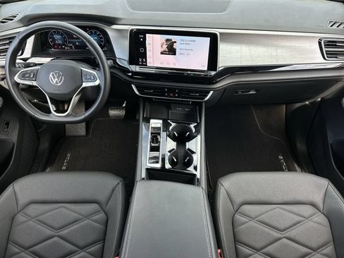 Used 2024 Volkswagen Atlas Cross Sport SE FWD image 19