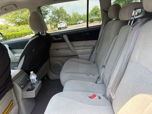 Used 2013 Toyota Highlander Plus AWD/4WD image 10