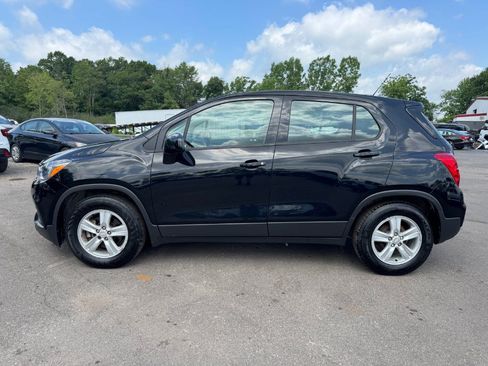 Used 2020 Chevrolet Trax LS FWD image 2