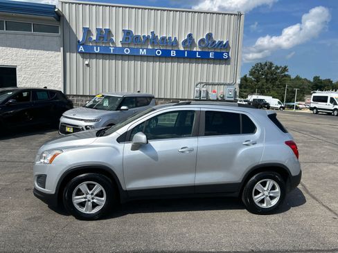 Used 2016 Chevrolet Trax LT w/ LPO, Cargo Package FWD image 4