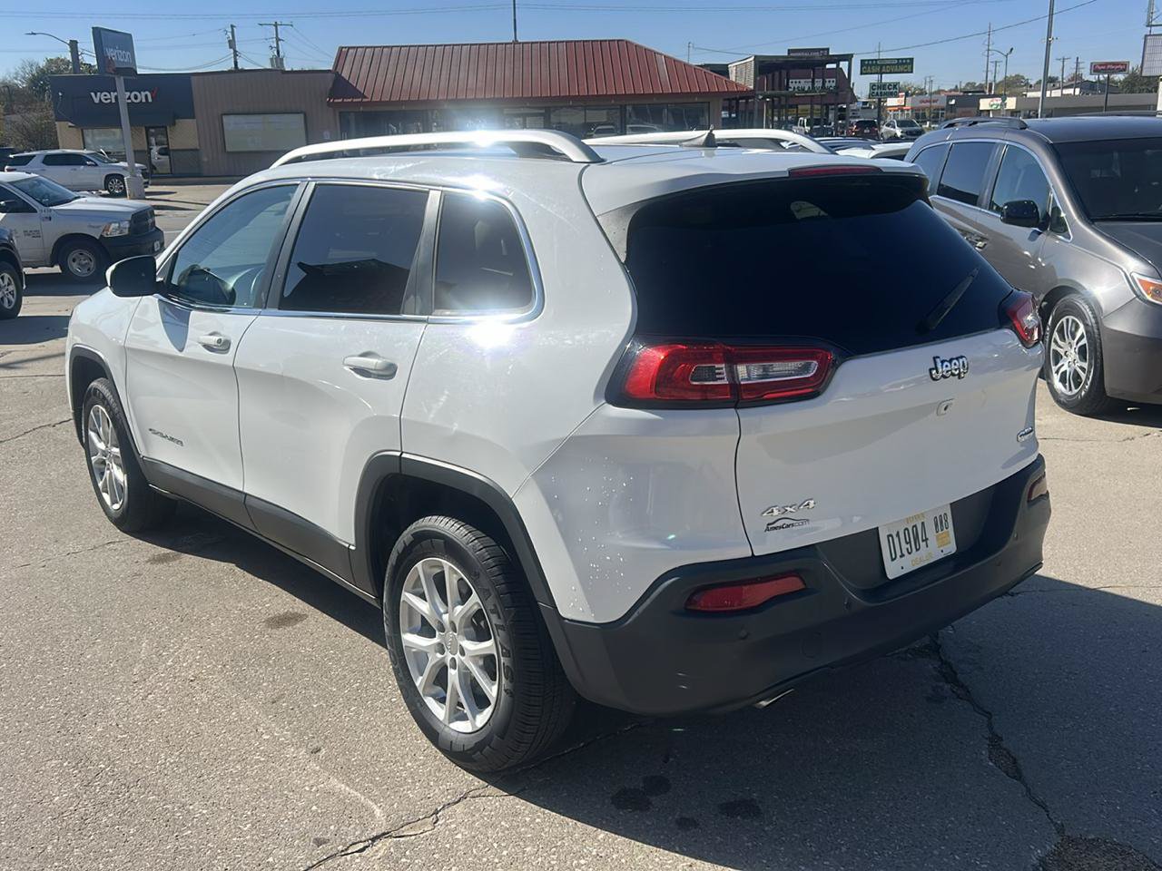 Used 2017 Jeep Cherokee Latitude w/ Safety/Convenience Group AWD/4WD image 5