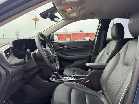 Used 2024 Buick Encore GX Avenir w/ Avenir Technology Package image 7