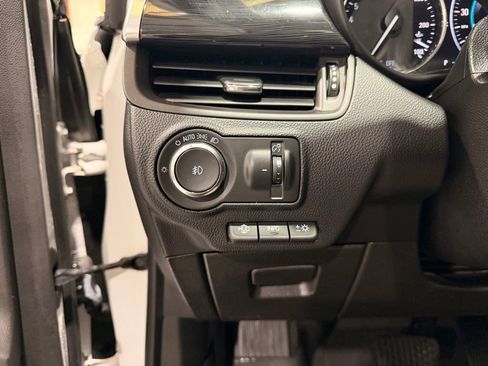 Used 2018 Buick Envision Premium w/ Driver Confidence Package image 16