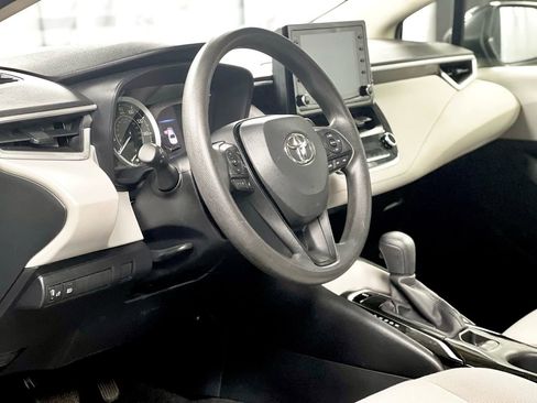 Used 2022 Toyota Corolla LE image 16
